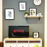 아파트 Cozee - Air-conditioned With Netflix *