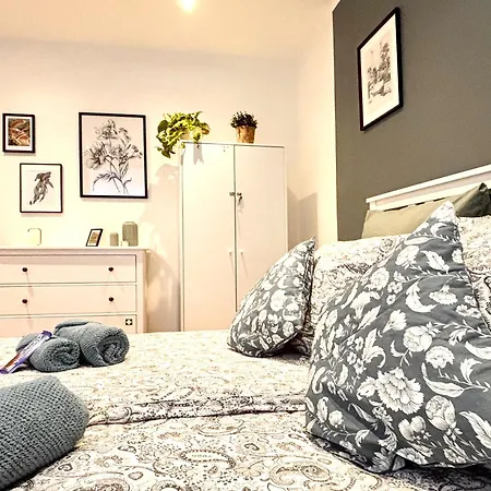 Apartment Cozee - Air-conditioned With Netflix *