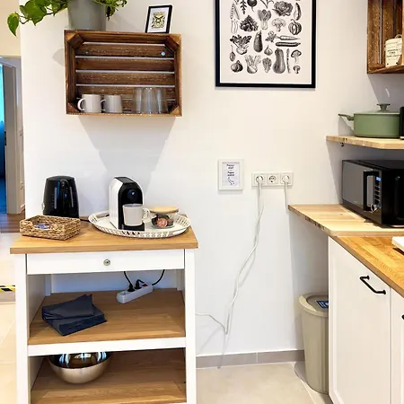 Cozee - Air-conditioned With Netflix Apartment *