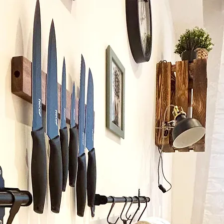 Cozee - Air-conditioned With Netflix