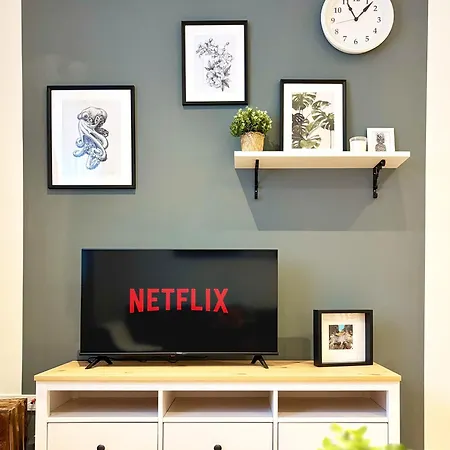 דירה Cozee - Air-conditioned With Netflix *