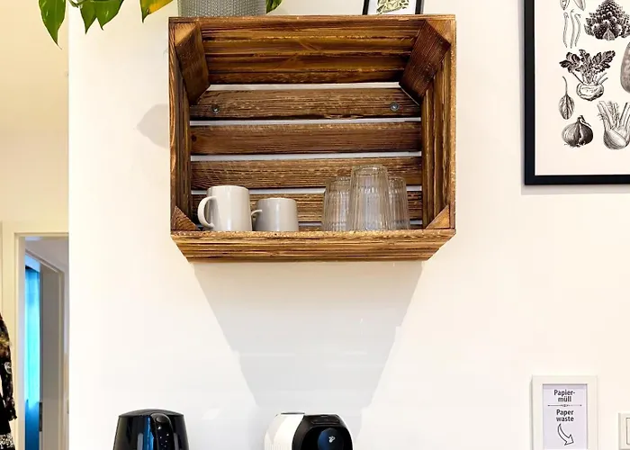 Cozee - Air-conditioned With Netflix