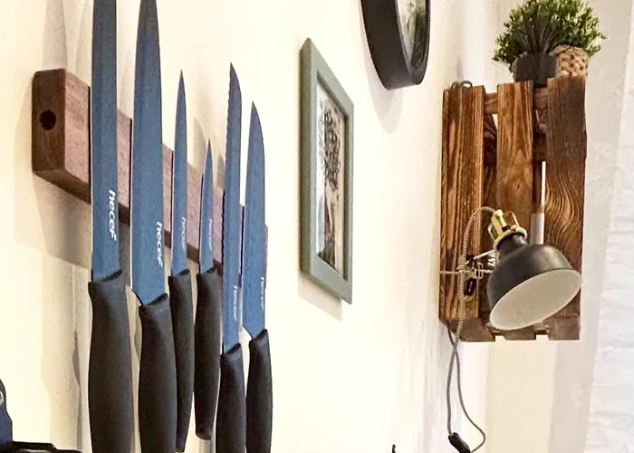 Cozee - Air-conditioned With Netflix