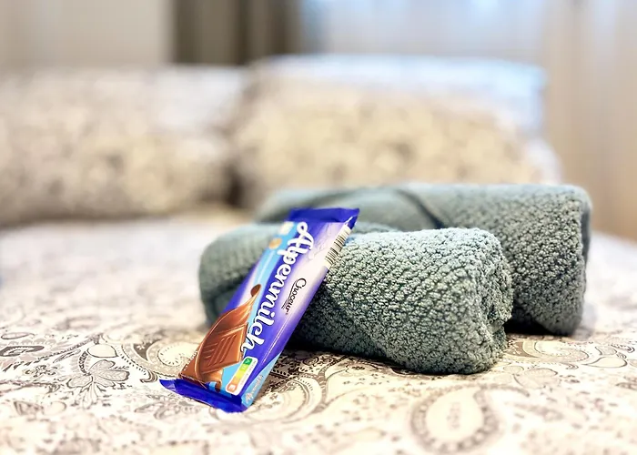 Cozee - Air-conditioned With Netflix *